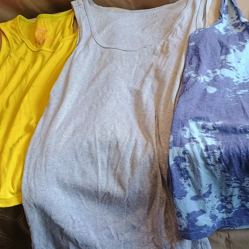 Medium Tops Bundle - Picture 6 of 7